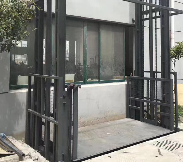 鼓楼导轨式施工升降机助力民生工程提速增效